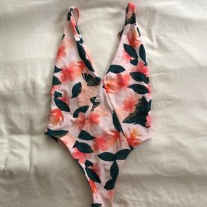 Floral one piece like San Lorenzo size small